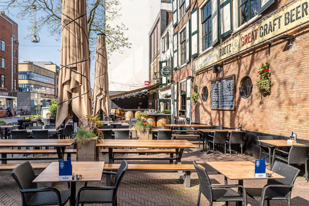 Cafe-Rootz-4-bedrijfsuitje-teamuitje-teambuilding-groepsactiviteit-samenwerking-partner