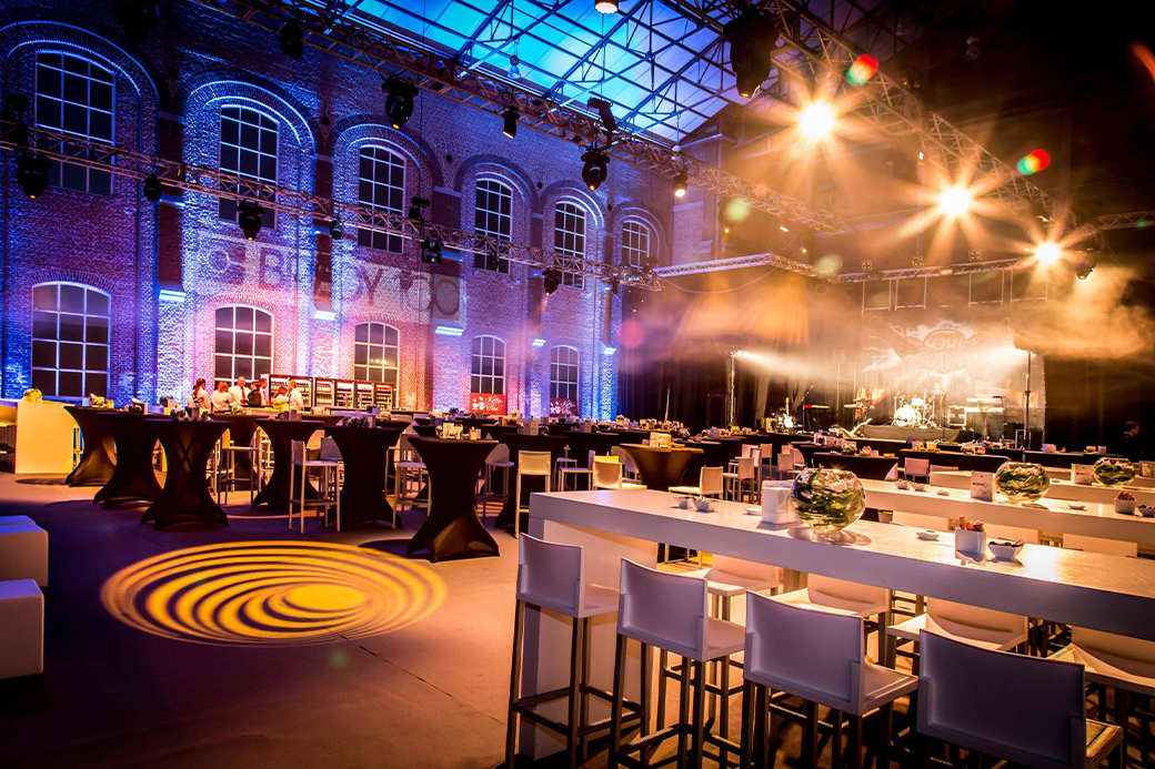 Hangar 43 | Samenwerking en partner locatie | Bedrijfsuitje - teambuilding activiteiten - teamuitje