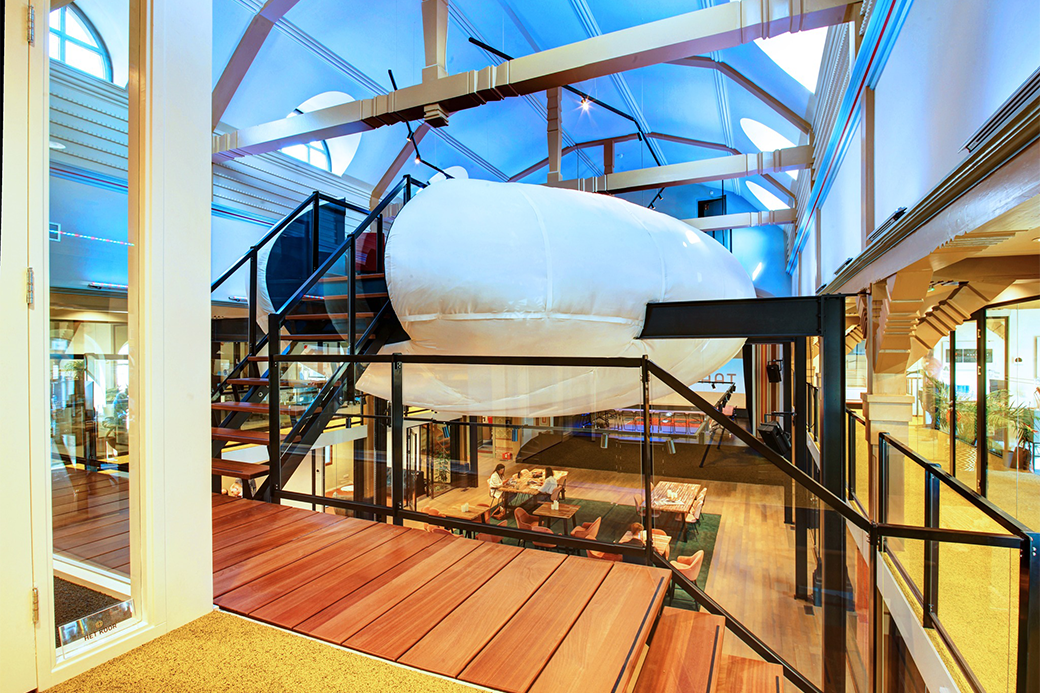 Moderne ruimte met unieke inrichting